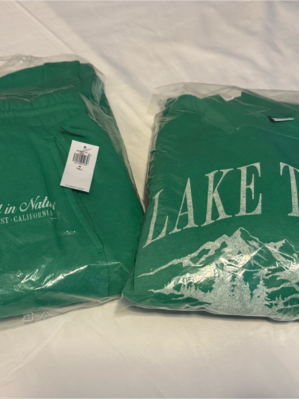 Old Navy women’s “Lake Tahoe” jogging outfit - NWT - Size Medium Tall
